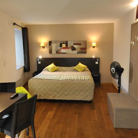 Logis Hostellerie Du Perigord Vert Брантом Экстерьер фото