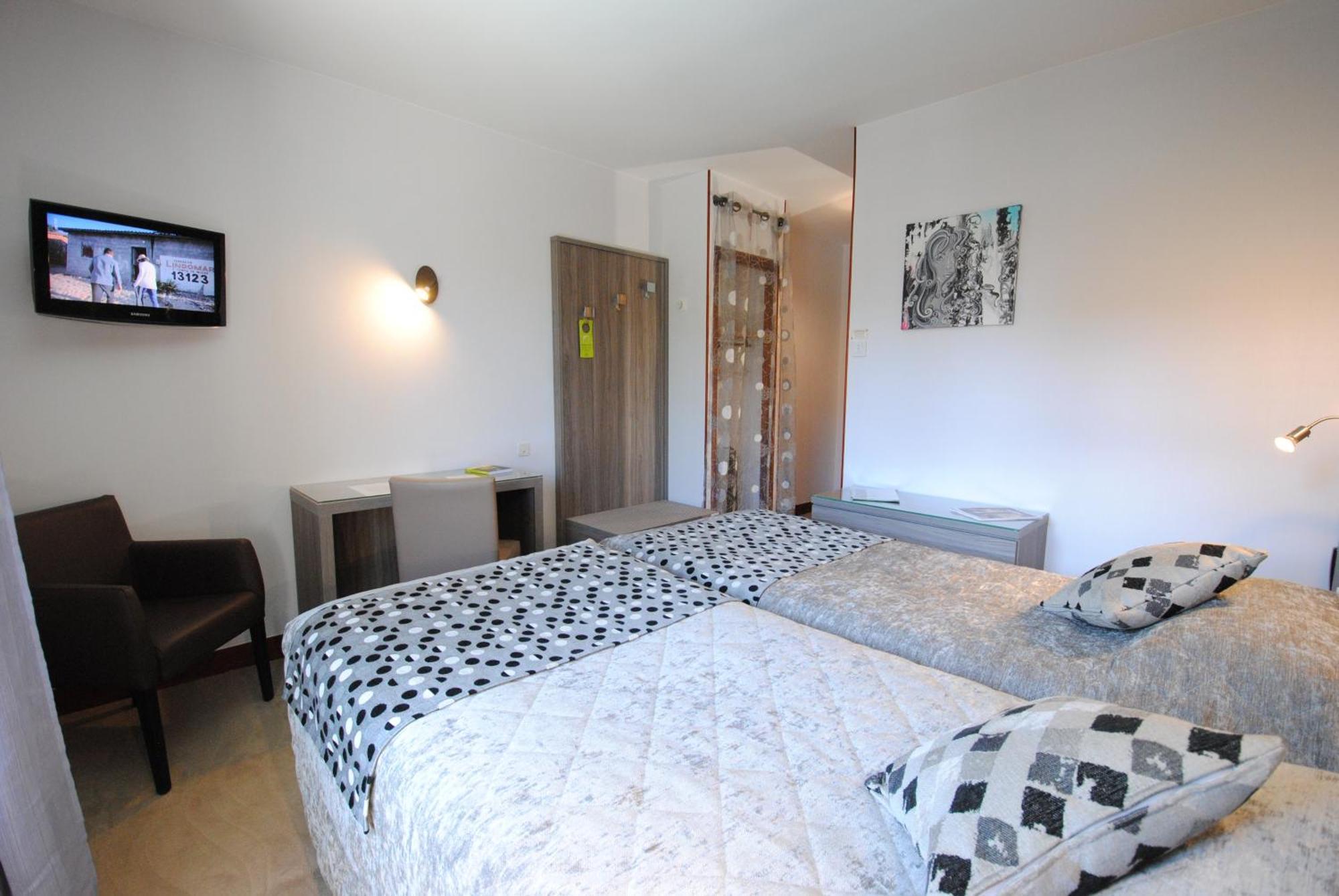 Logis Hostellerie Du Perigord Vert Брантом Экстерьер фото