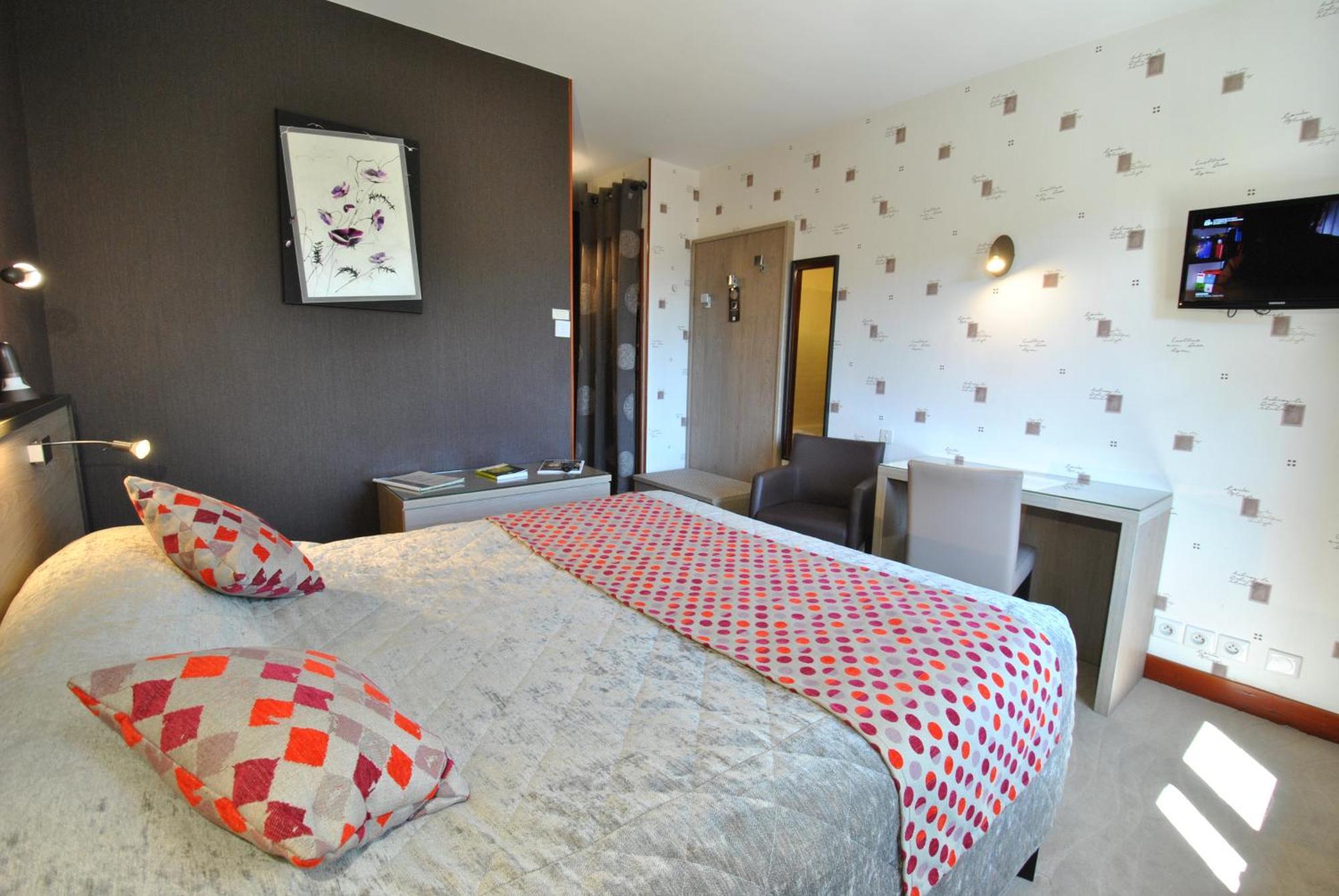Logis Hostellerie Du Perigord Vert Брантом Экстерьер фото