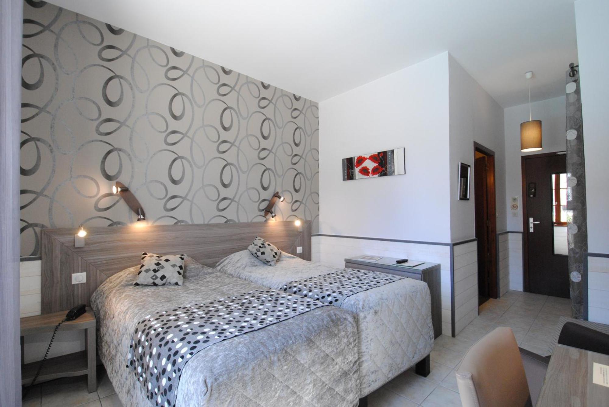 Logis Hostellerie Du Perigord Vert Брантом Экстерьер фото