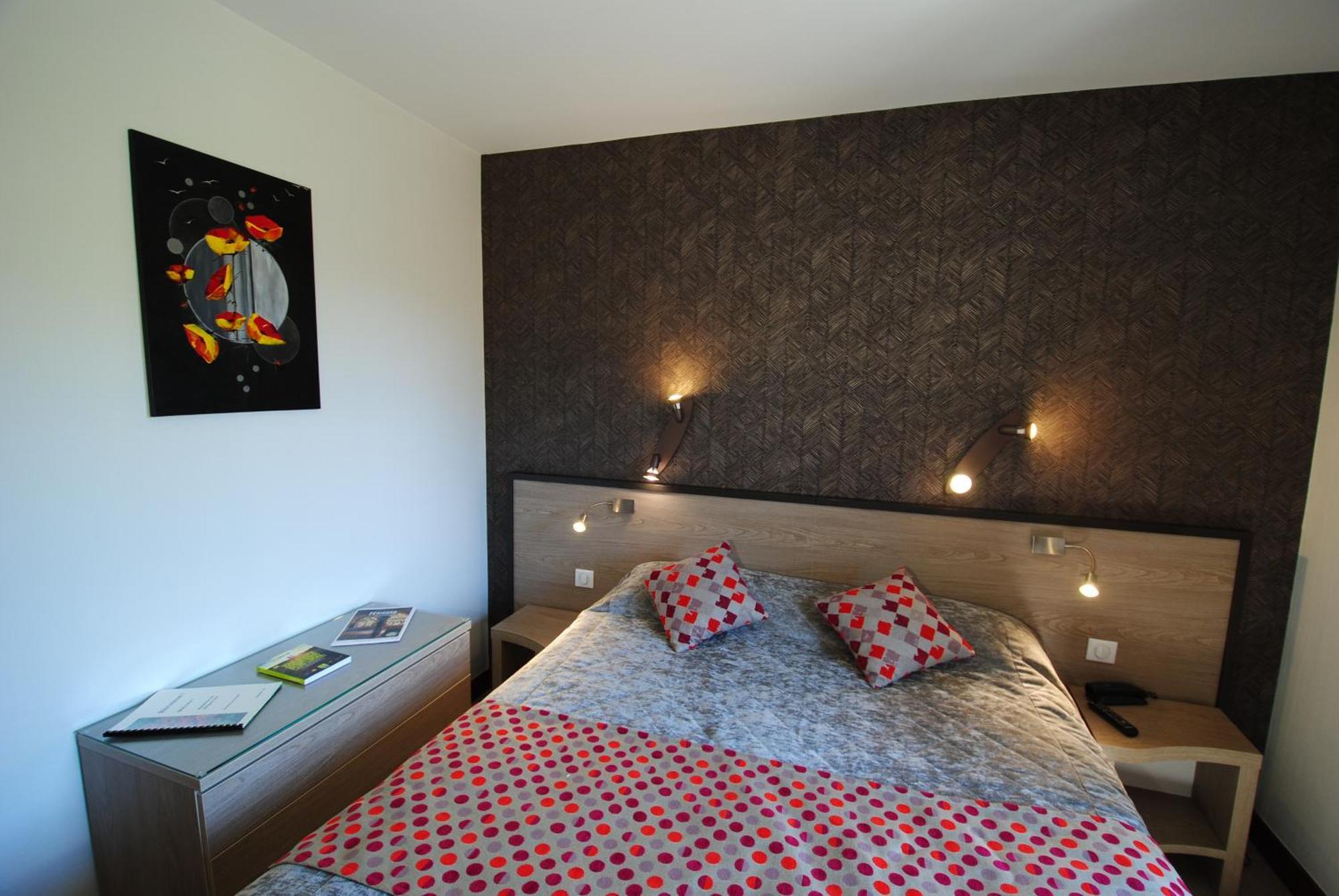 Logis Hostellerie Du Perigord Vert Брантом Экстерьер фото