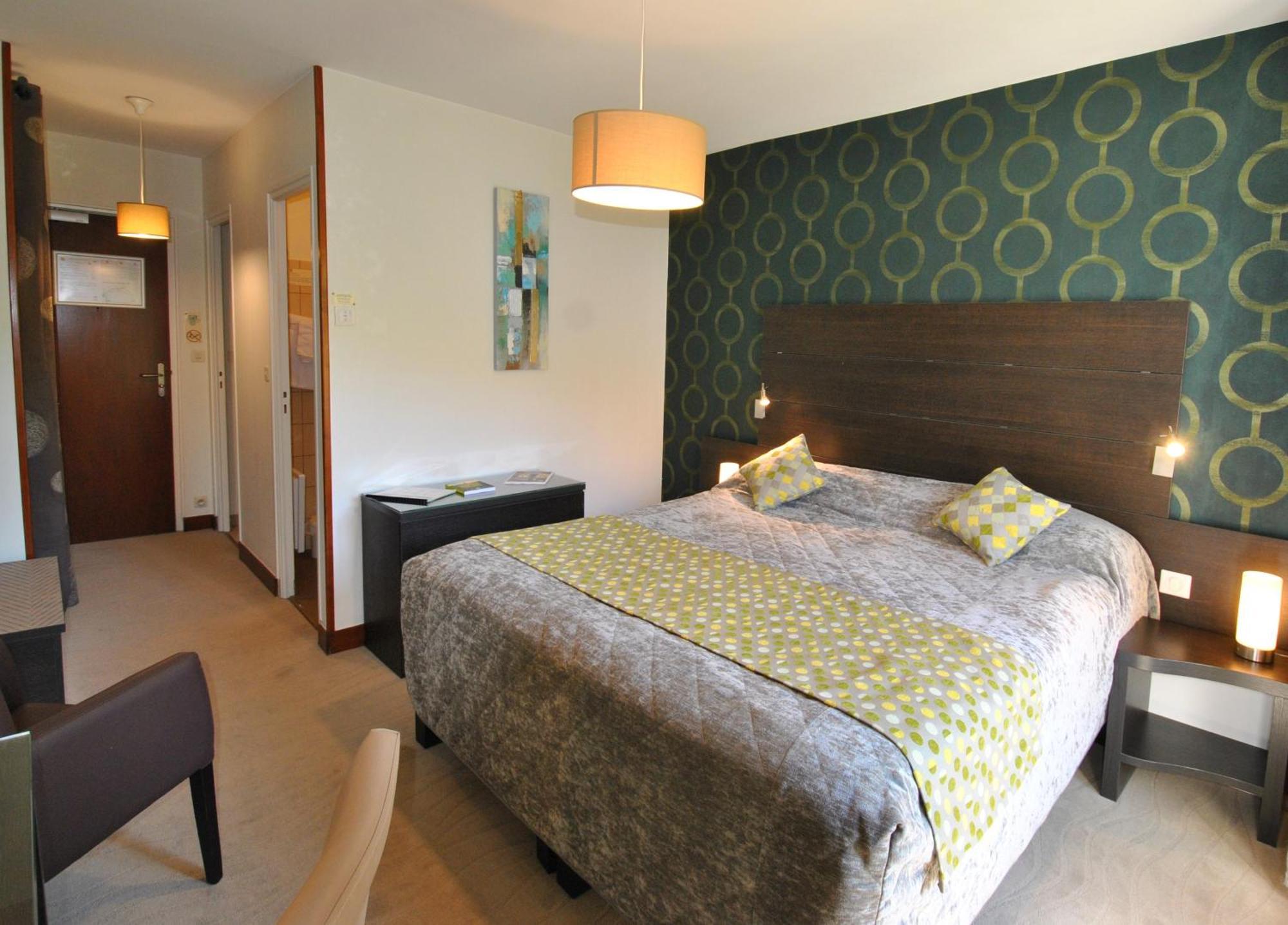 Logis Hostellerie Du Perigord Vert Брантом Экстерьер фото