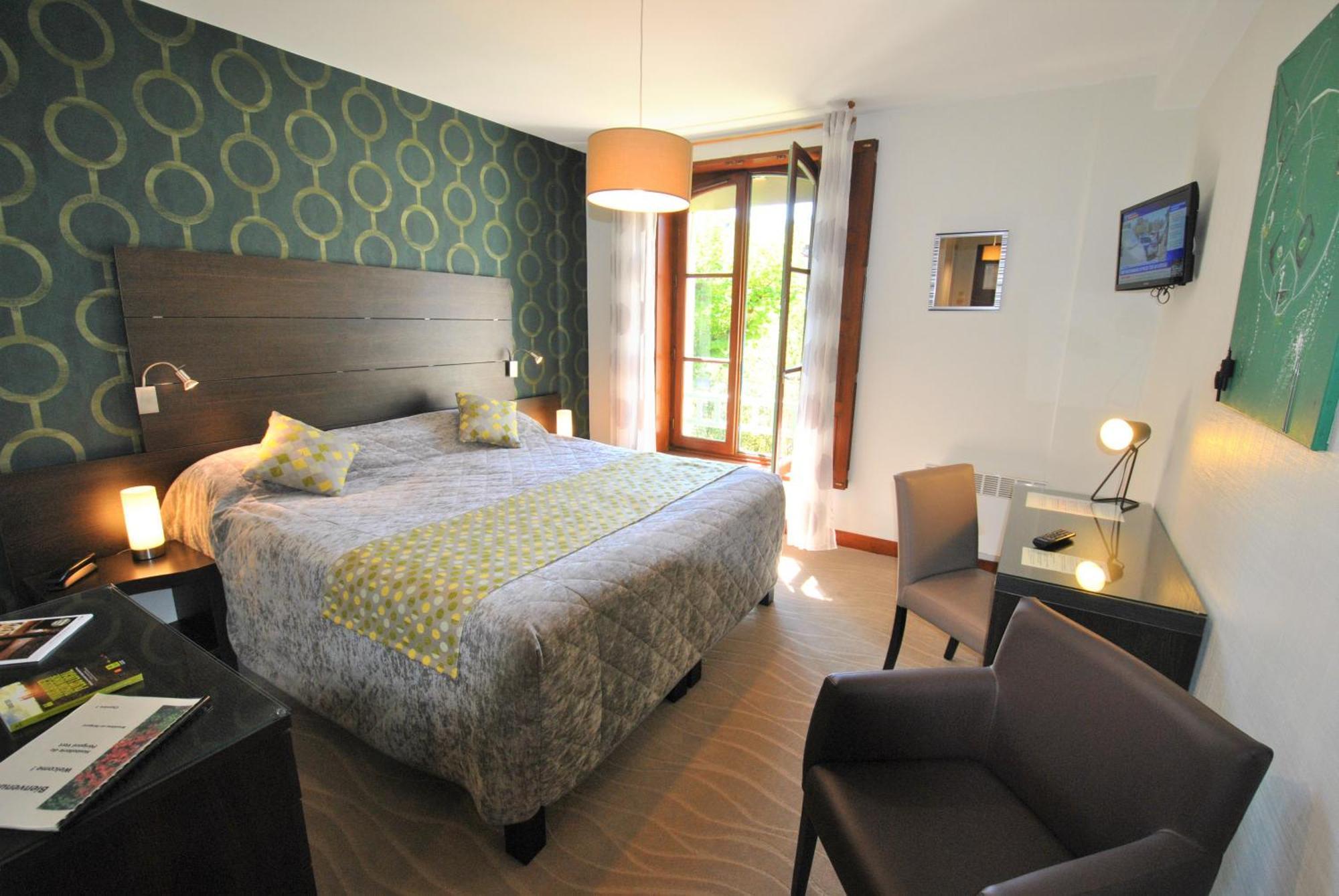Logis Hostellerie Du Perigord Vert Брантом Экстерьер фото