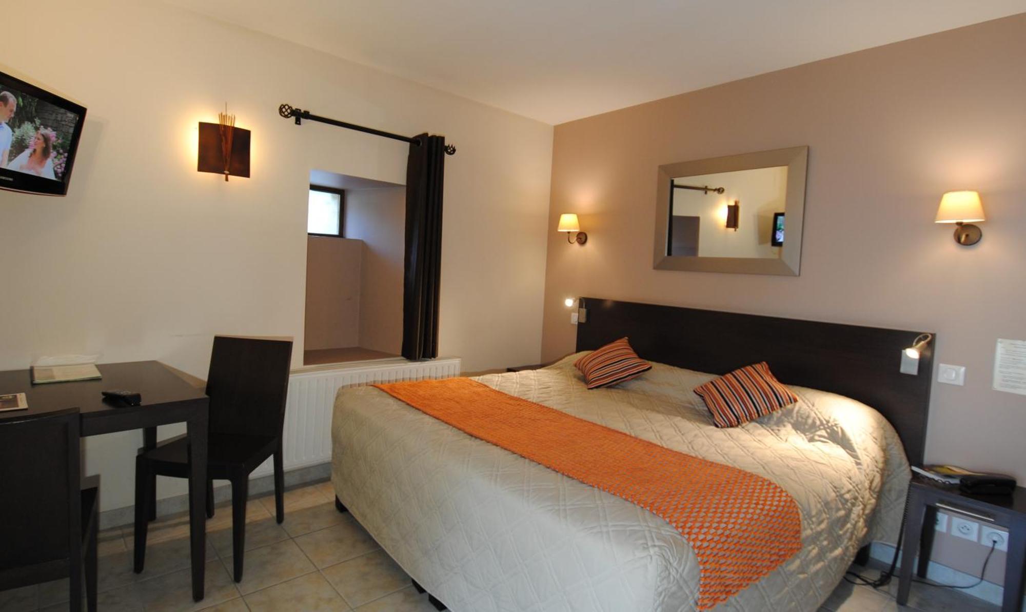 Logis Hostellerie Du Perigord Vert Брантом Экстерьер фото