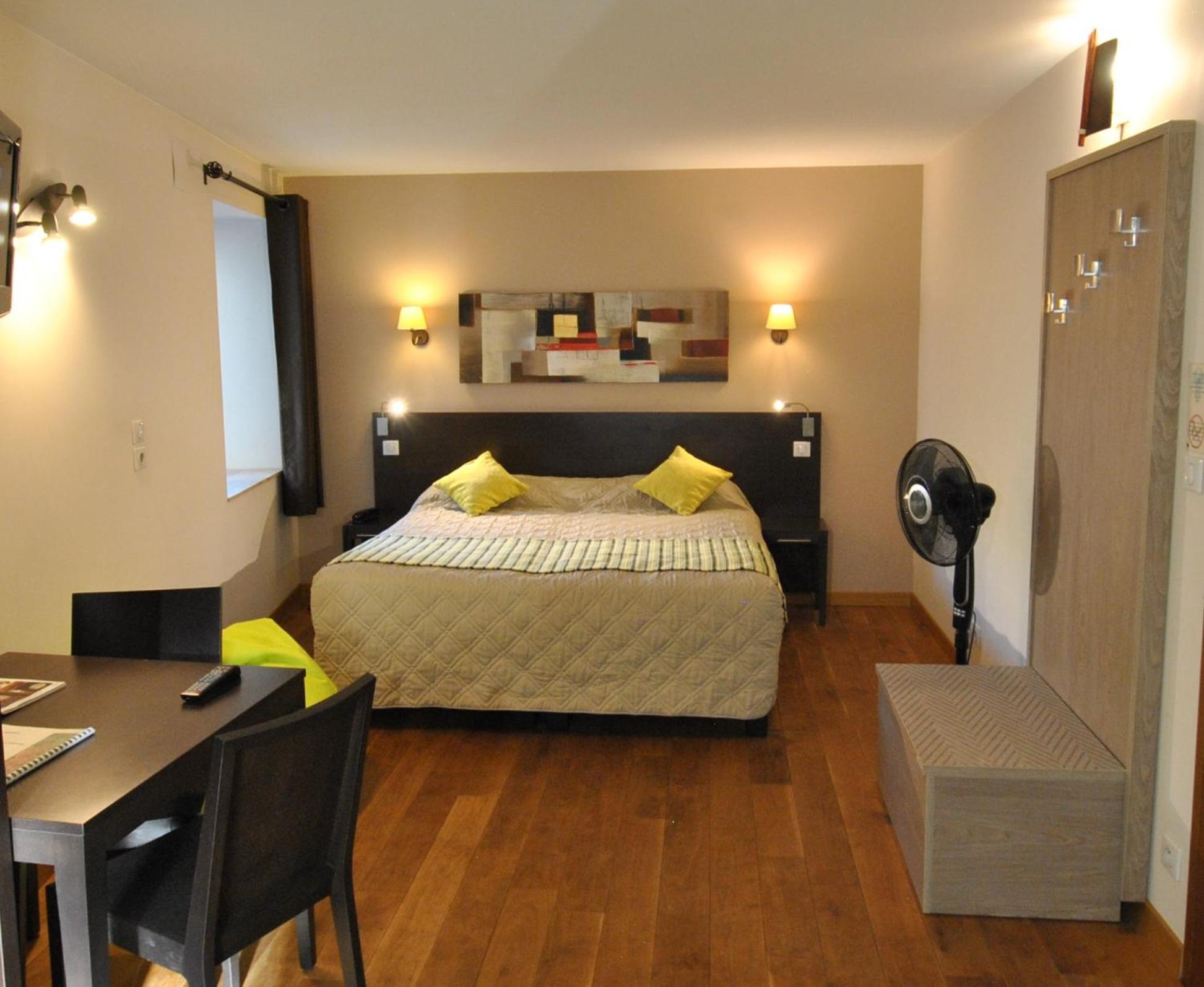 Logis Hostellerie Du Perigord Vert Брантом Экстерьер фото